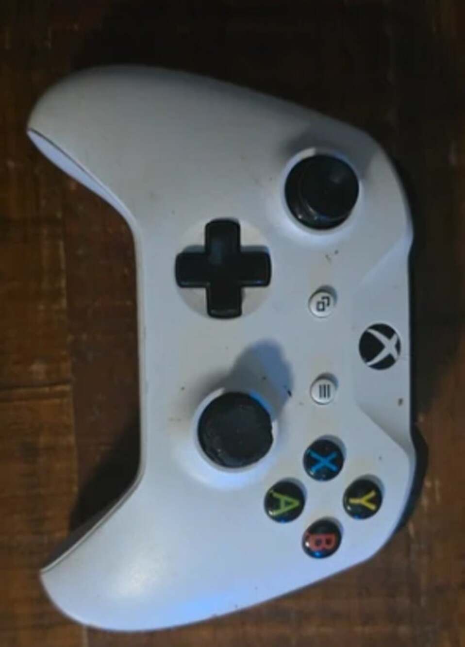 Xbox one controller - Picture 1 of 2